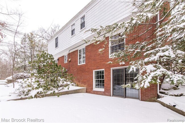 Building Photo - 31419 Sleepy Hollow Ln