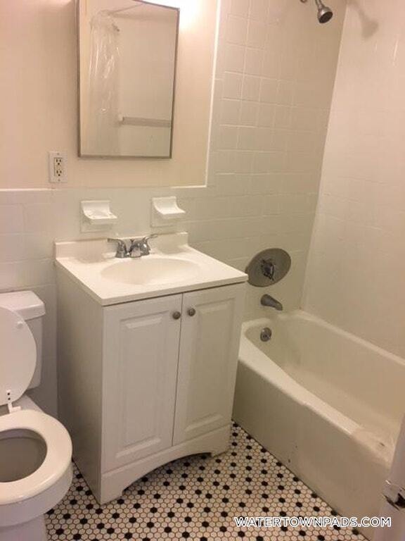 Building Photo - 245 Main St