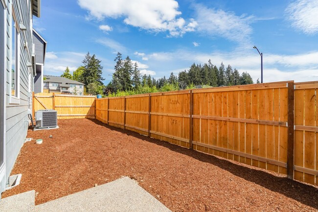 Building Photo - Beautiful New Build 4 Bed, 3 Bath Rental H...