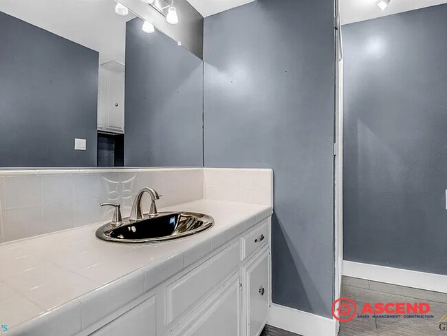 Building Photo - 4200 Boise St