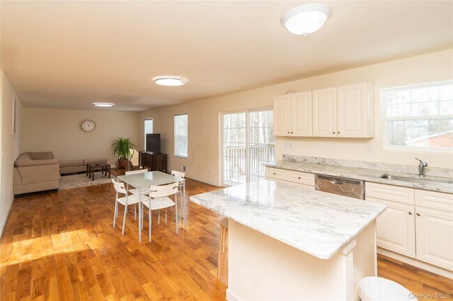 Building Photo - 62 Bristol Cir