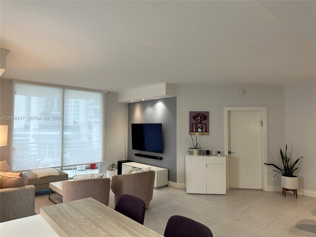 Building Photo - 888 Brickell Key Dr