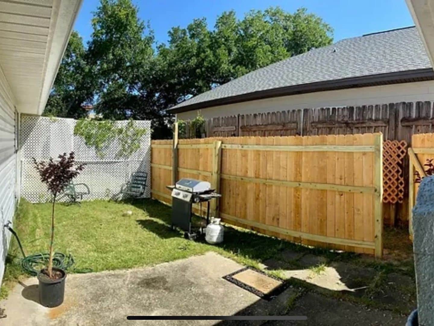 Building Photo - 853 Ladner Dr