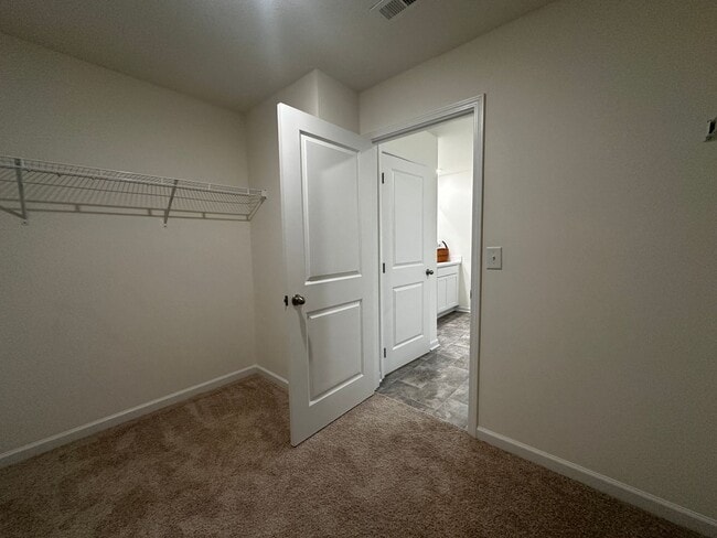 Building Photo - 3 bed/2.5 bath with garage - E Morristown, TN