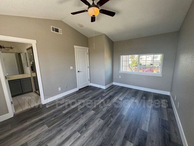 Building Photo - 5093 N Laguna Dr