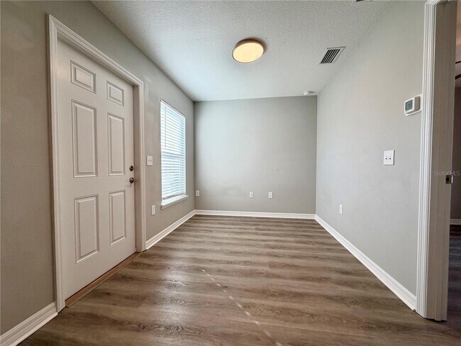 Building Photo - 1210 Ave Z SE