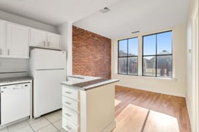 Building Photo - 105-107 Washington Street-Unit 1