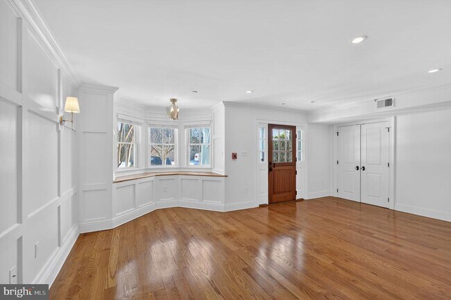 Building Photo - 200 W Wayne Ave