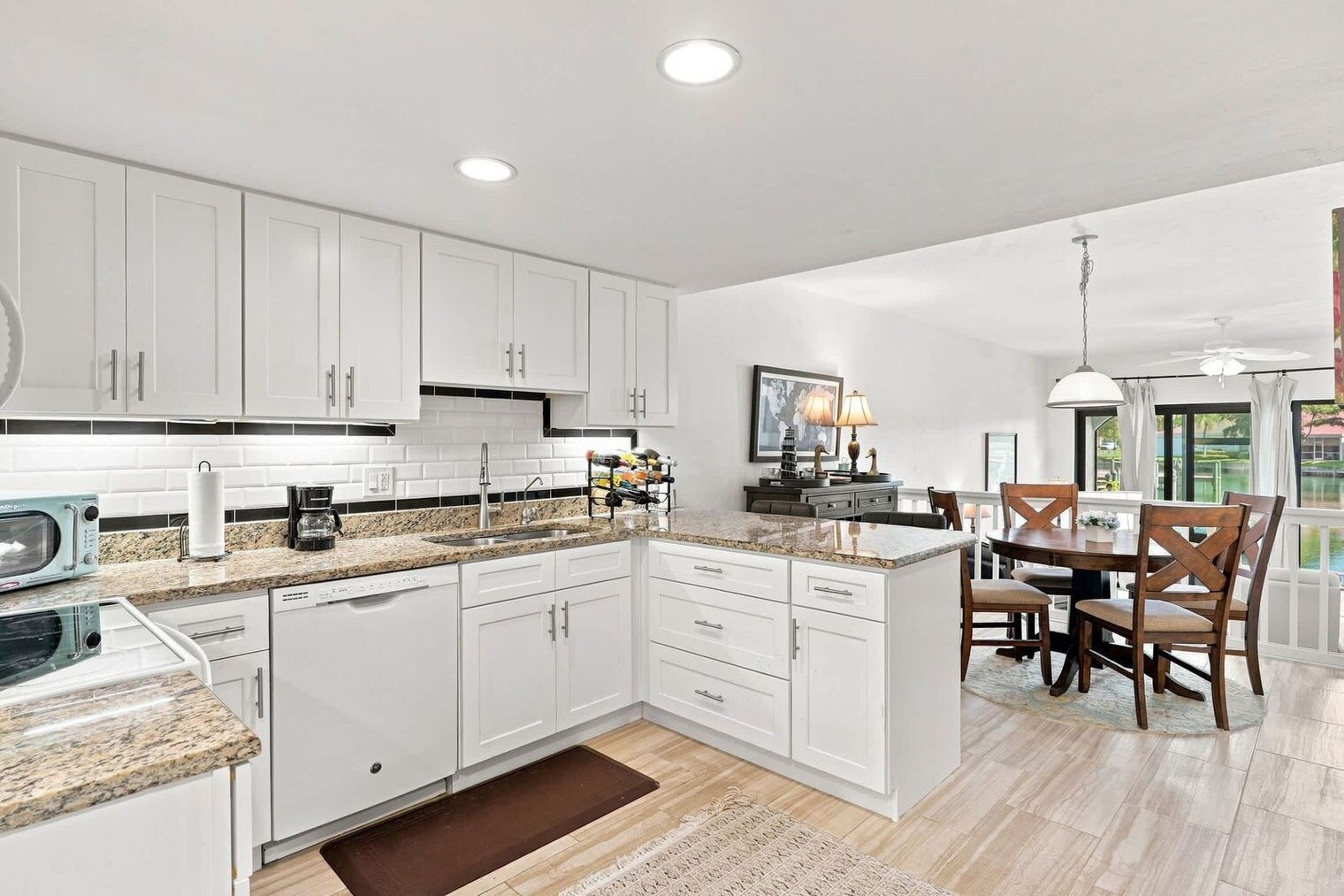 Building Photo - 15120 Ports of Iona Dr