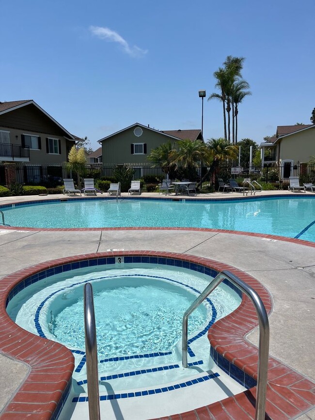 Building Photo - Welcome to the Rossmoor Town Houses, Rossm...