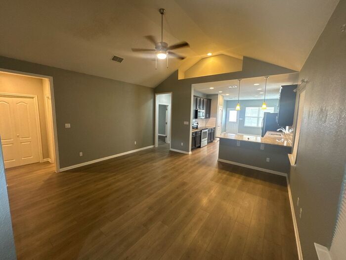 Building Photo - 722 Coconut Grove St