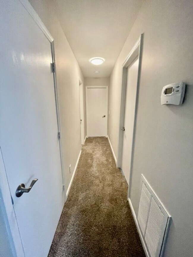 Building Photo - Must see this adorable 2 Bedroom, 2 bath condo on the 2nd floor in the RoseCroft community