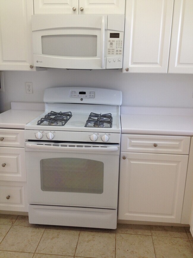 Building Photo - 251 Independence Dr