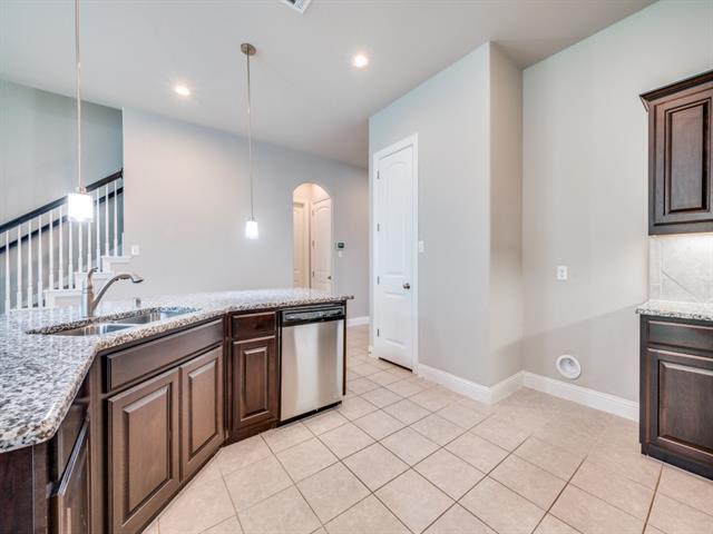 Building Photo - 5512 Somerville Dr
