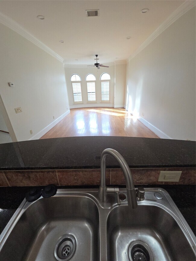 Building Photo - 3117 Fairdale Oaks E