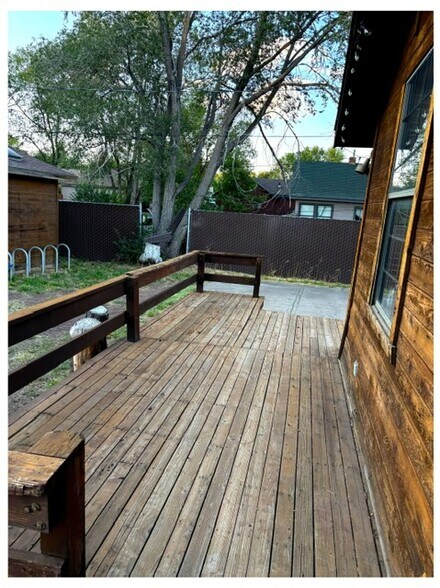 Wrap Around Deck - 416 S Leroux St