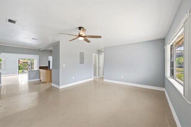 Building Photo - 740 E Evanston Cir