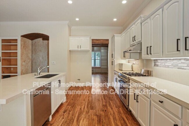Building Photo - 12020 Gold Pointe Ln