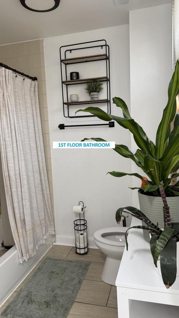 Building Photo - 2143 W 18th Pl