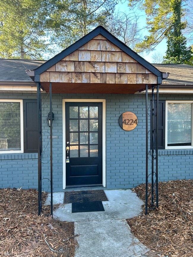 Building Photo - Charming & Spacious 3 Bed | 2 Bath Home | Updated w Large Yard!