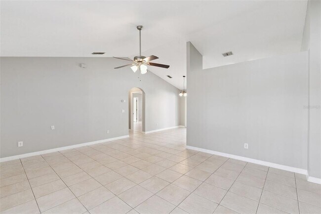 Building Photo - 886 Scenic View Cir