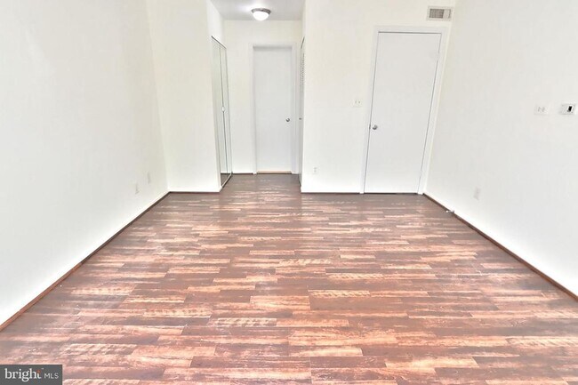 Building Photo - 1702 Ascot Way