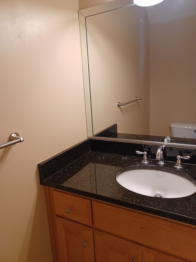 Building Photo - Spacious 4 Bedroom in Chics Beach