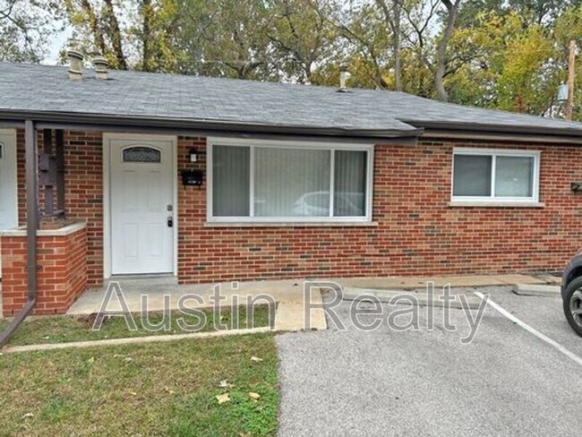 Primary Photo - 8630 Burton Ave