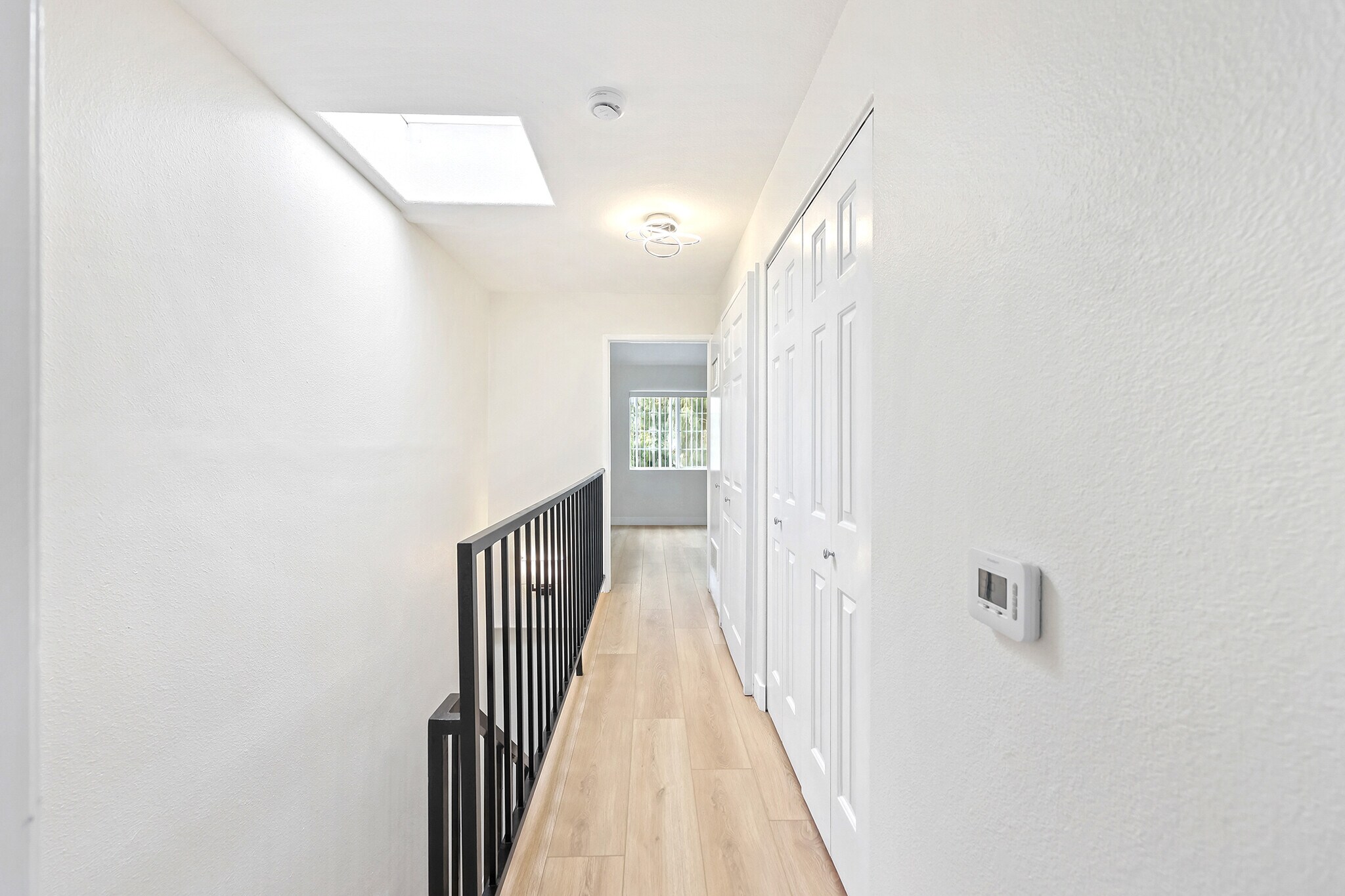 Building Photo - 10128 Hillhaven Ave