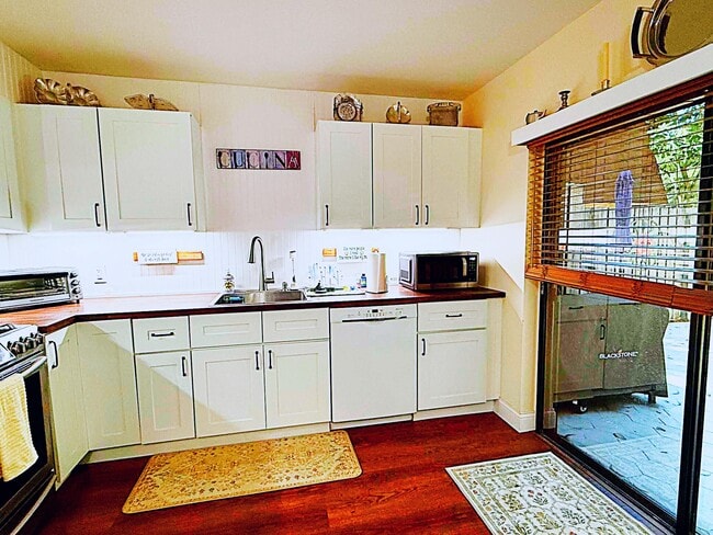 Building Photo - 212 2nd Ln