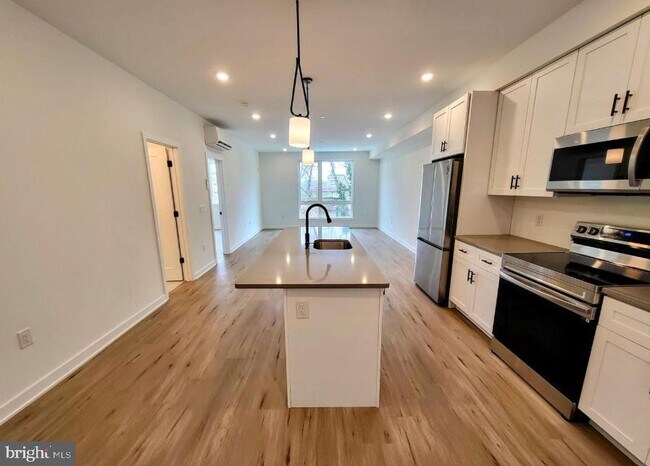 Building Photo - 22 E Rittenhouse St