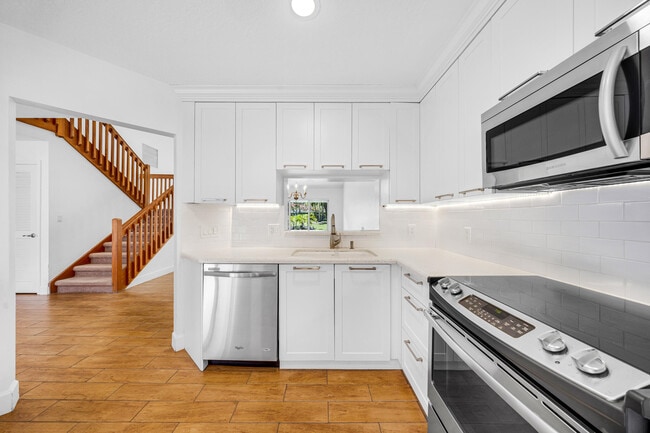 Building Photo - 4106 Carriage Dr