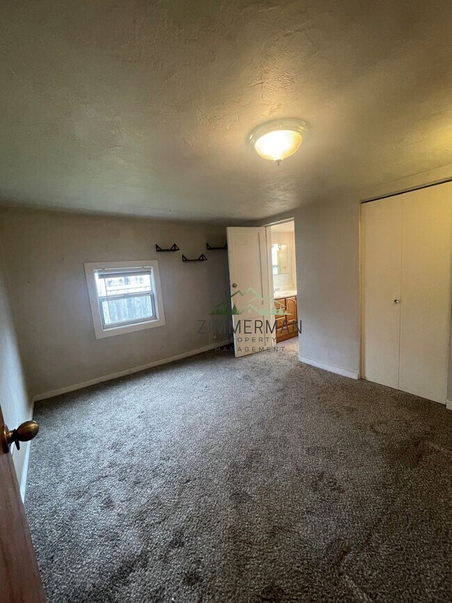 Building Photo - Newberry