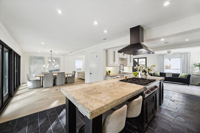 Building Photo - 4148 Bissonnet St