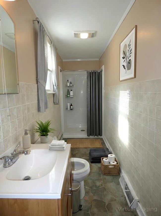 Building Photo - 324 Grace St