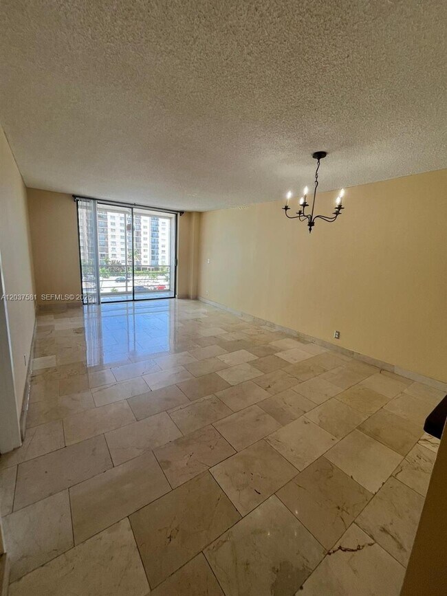 Building Photo - 2821 N Miami Beach Blvd