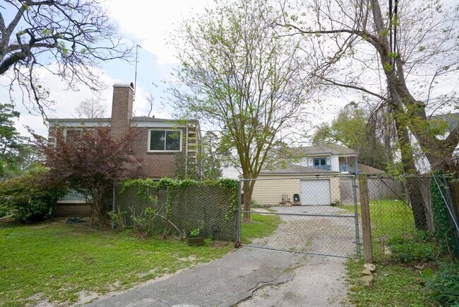 Building Photo - 3309 Lawrence St