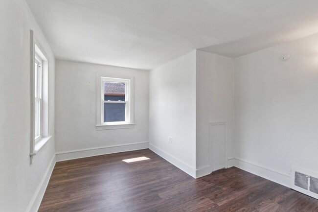 Building Photo - Cozy 3 Bedroom, 1.5 Bath Single Family Home!