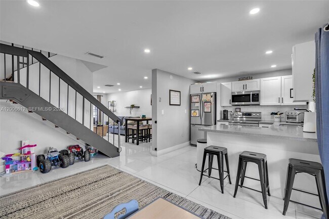 Building Photo - 5725 SW 132nd Ct