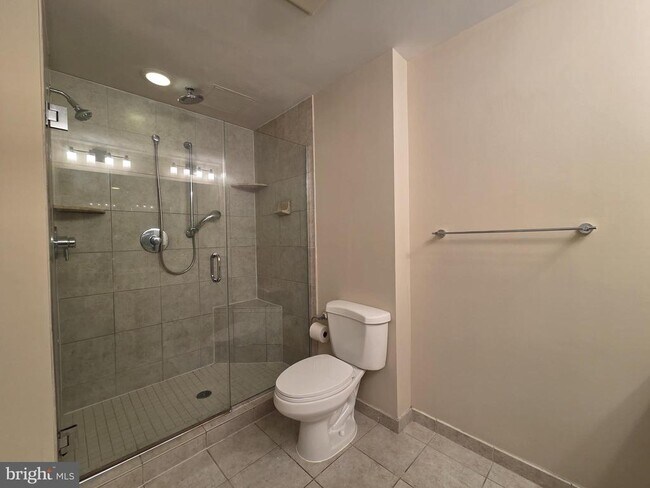 Building Photo - 5750 Bou Ave