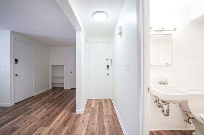 Building Photo - 98 N Alhambra Cir