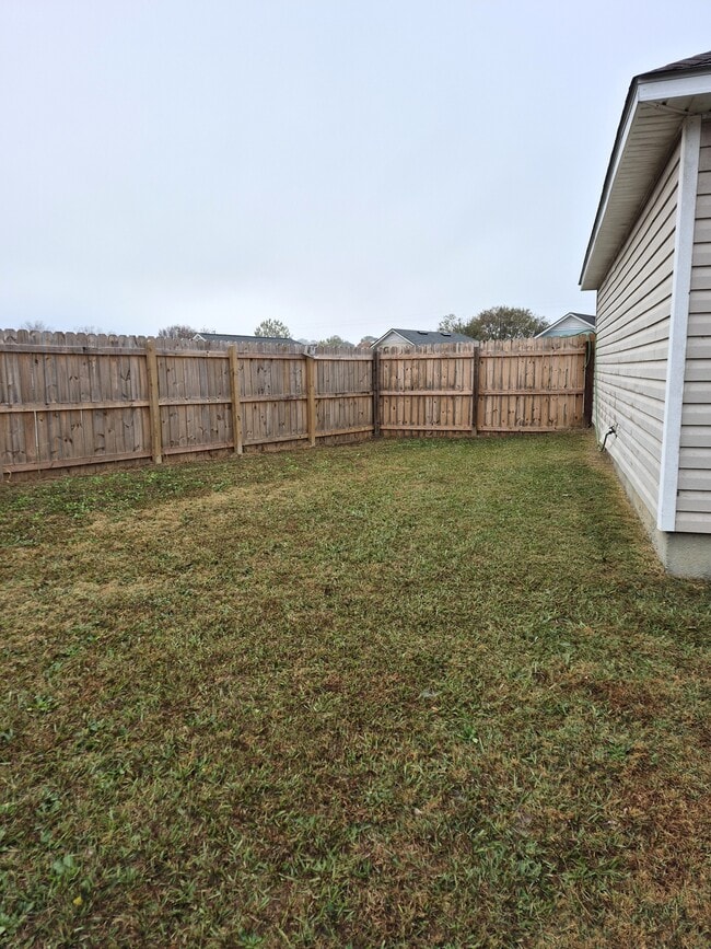 Building Photo - 3931 Lillian Guest Cir