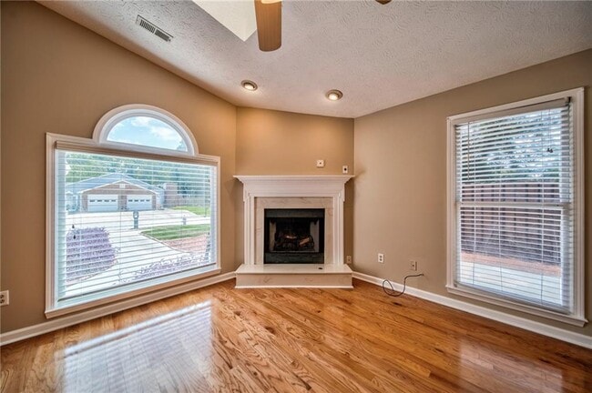 Building Photo - 215 Arbor Wy