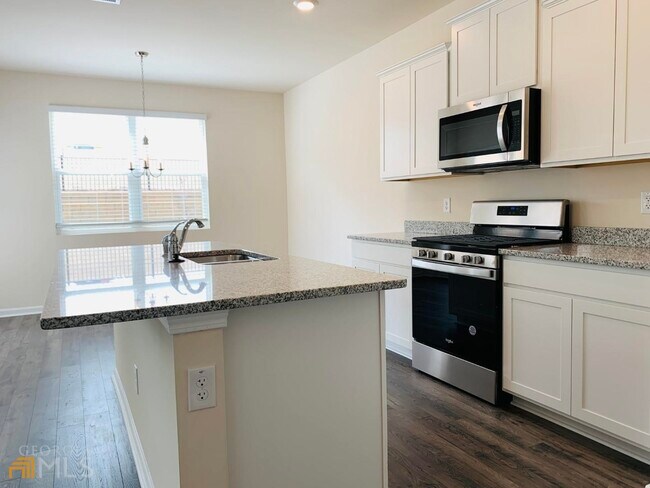 Building Photo - 49 Lauritsen Way