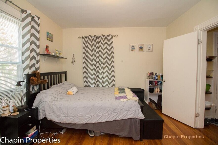 Building Photo - 66 Chestnut St