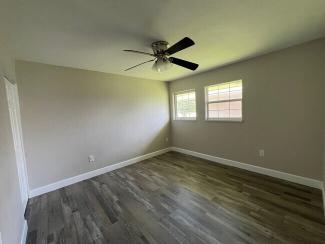 Building Photo - $1,795 ** AVAIL 7/15/25 ** 3 Bed / 2 Bath ...