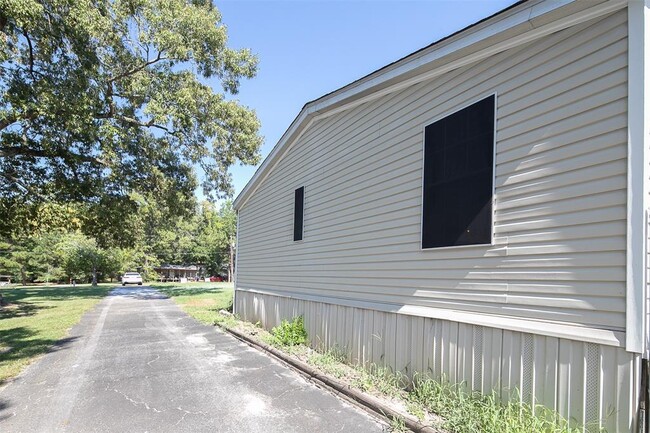 Building Photo - 194 Sonnys Ln