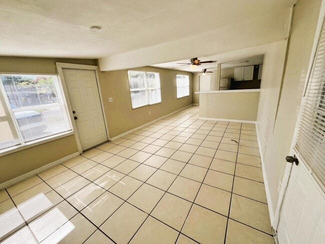 Building Photo - 10367 109th Ave