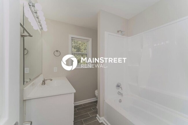 Building Photo - 3 Bedroom Pet-Friendly Home in Charlotte, NC with Main Street Renewal