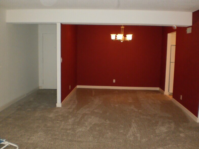Dining area - 7630 Provincial Dr